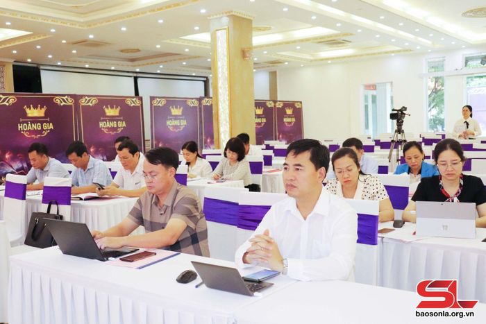 Các địa biểu tham dự Hội nghị Ban Chấp hành khóa 6. Ảnh Huyền Trăng