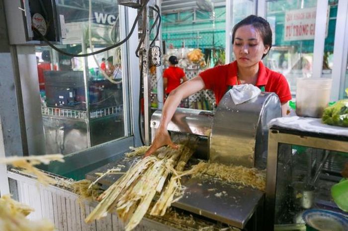 Nước mía chính là thức uống giải khát tuyệt vời nhất trong những ngày nắng nóng đỉnh điểm.
