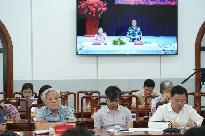 Chủ tịch Ủy ban MTTQ TP Hồ Chí Minh Trần Kim Yến phát biểu tham luận từ điểm cầu TP Hồ Chí Minh. Ảnh: Quang Vinh.