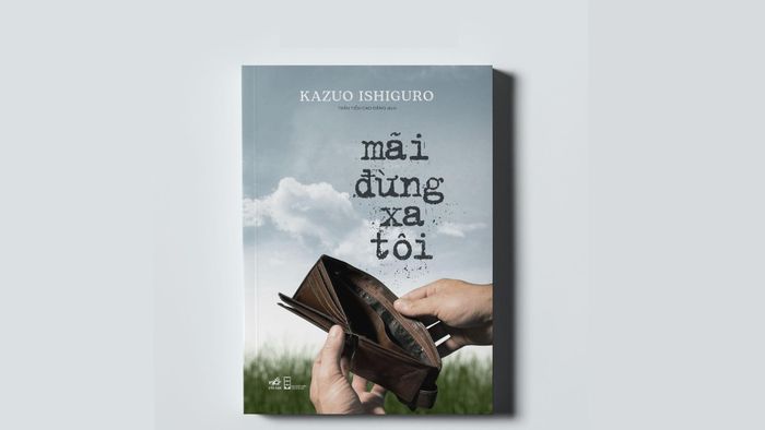  Bìa cuốn Mãi đừng xa tôi nói về câu chuyện kẹt tiền có hình ảnh chiếc ví trống rỗng. Ảnh: Chris Nguyễn. 