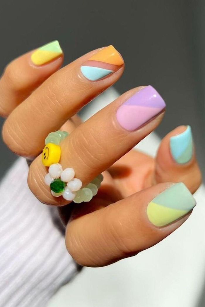  Móng tay màu pastel toát ra sự tươi mới. Ảnh minh họa: Glamour. 