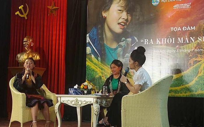 Má Thị Di (ngoài cùng bên trái) trong tọa đàm