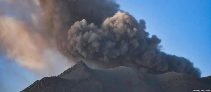 Peru nằm trong Vành đai lửa quanh Thái Bình Dương, nơi có hơn 450 ngọn núi lửa.