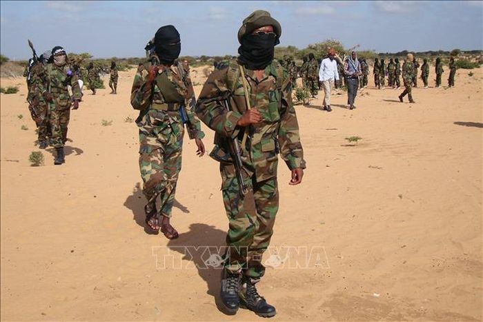 Các tay súng Al-Shabaab tại khu vực Elasha Biyaha, Somalia. Ảnh tư liệu: AFP/ TTXVN