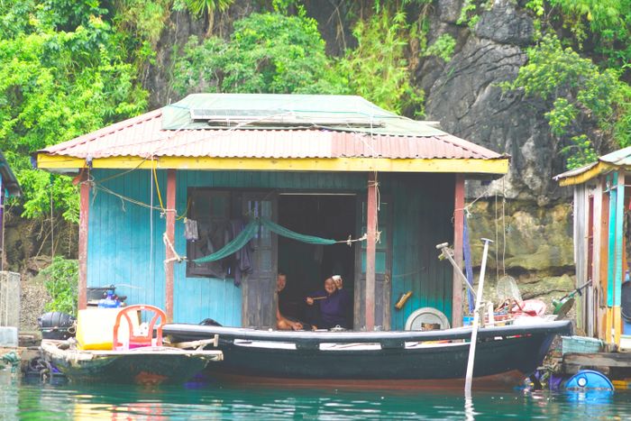 Họ đã sáng tạo nên những câu hát giao duyên trữ tình và truyền lại cho con cháu. Câu hát gửi gắm tâm tư, tình cảm của người dân làng chài. Những cung bậc của cảm xúc tình yêu, buồn vui, hờn giận. Họ hát để được giải tỏa, để trải lòng mình với sóng nước mênh mông.