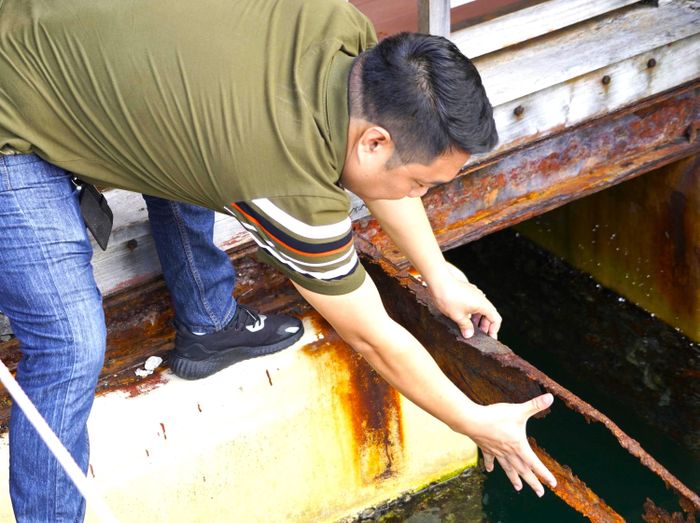 “Các ngôi nhà của ngư dân trước đây đang xuống cấp trầm trọng. Vì là tài sản công nên muốn sửa chữa cũng khó. Ban cũng muốn xã hội hóa nhưng số tiền sửa chữa những ngôi nhà này mất rất nhiều tiền và hiện vẫn có đơn vị, doanh nghiệp nào đứng ra đảm nhiệm cả”, vị lãnh đạo Ban Quản lý vịnh Hạ Long nói.