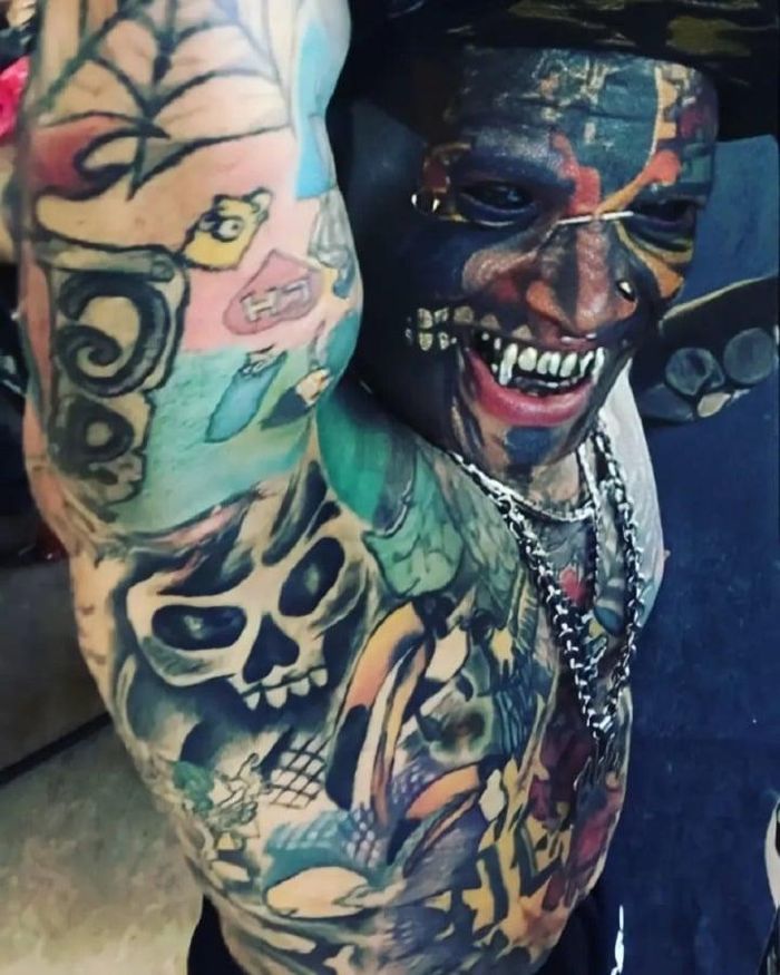 Ribeiro có gần 1.500 hình xăm trên cơ thể.