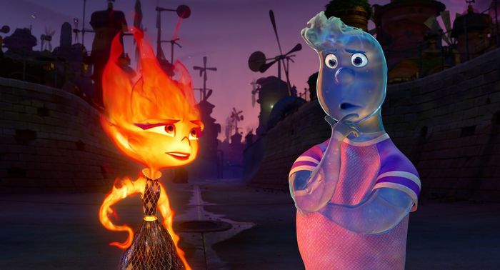  Elemental lấy chủ đề tình cảm gia đình, tình yêu sâu sắc nhưng không thu hút đông khán giả đến rạp. Ảnh: Disney. 