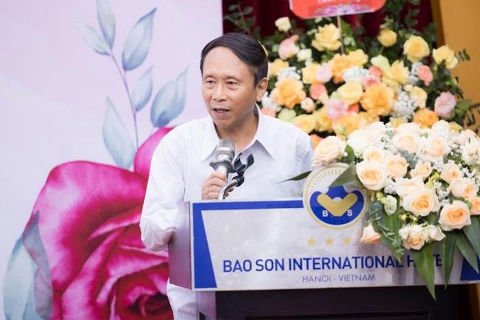 Nhà thơ Dương Kỳ Anh dành lợi khen ngợi chân tình tới Tina Yuan