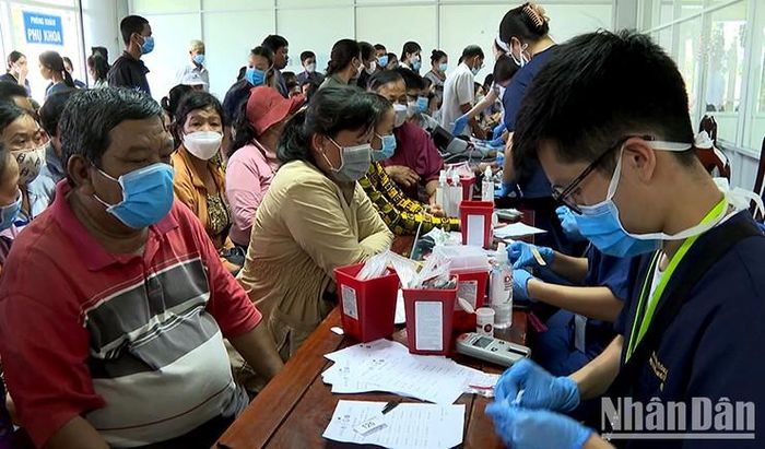  Các bác sĩ tư vấn cho bệnh nhân cách điều trị bệnh hiệu quả nhất 