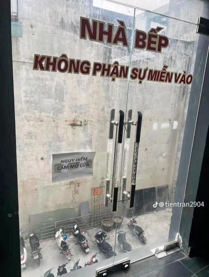 Sự thực là những tấm bảng quảng cáo hay biển chỉ dẫn có nội dung “sốc – độc – lạ” xưa này không hiếm gặp.