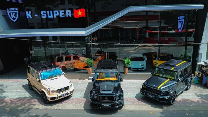 Đáng chú ý, đầu năm 2023, trên trang cá nhân của mình, Phan Công Khanh đã chia sẻ hình ảnh chiếc Lamborghini Aventador Roadster với giá khi về Việt Nam là khoảng 30 tỷ đồng.