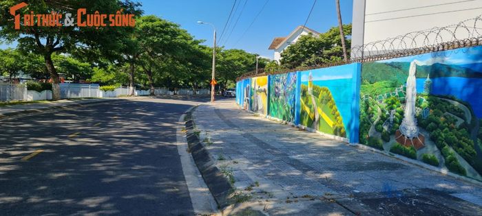 "Đường tranh bích họa này gần nhiều trường phổ thông, cao đẳng, đại học trên địa bàn hứa hẹn sẽ là điểm check in yêu thích của các bạn trẻ, hơn nữa, nó còn khơi dậy lòng yêu quê hương, ý thức bảo vệ môi trường của mọi người.", một bạn sinh viên chia sẻ.