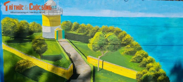 Bán đảo Sơn Trà - lá phổi xanh của thành phố là "nguồn cảm hứng" cho nhiều tác phẩm tại đường tranh, từ ngôi chùa Linh Ứng với tượng Phật Quan Thế Âm cao nhất Việt Nam đến ngọn hải đăng Sơn Trà - một trong những ngọn hải đăng cổ, là địa điểm sống ảo cực hot của giới trẻ.