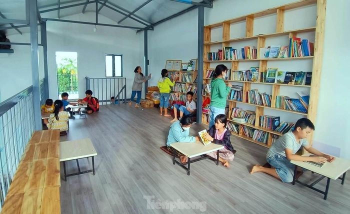  Nhiều học sinh vùng sâu huyện Cư M'gar yêu thích đọc sách 
