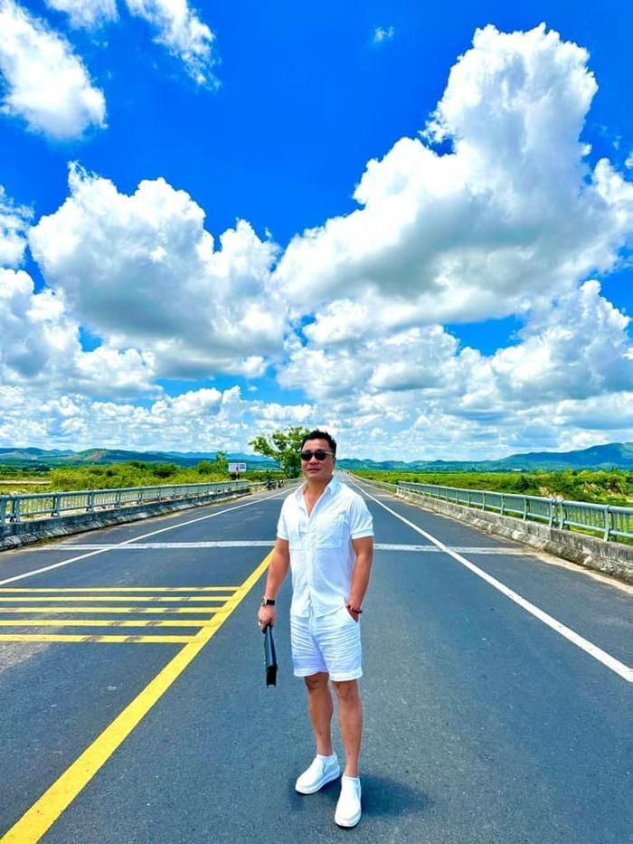 Nam diễn viên phủ nhận chuyện kết hôn, cho biết vẫn "đang độc thân vui tính".