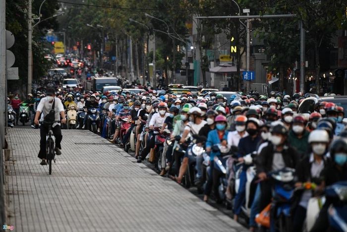  Cảnh ùn tắc trên đường phố vào mỗi giờ cao điểm. Ảnh minh họa: Duy Hiệu. 