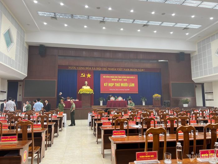 Các đại biểu tạm dừng họp vì sự cố kỹ thuật