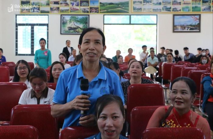  Phụ nữ huyện Anh Sơn giao lưu tại Hội thi Phụ nữ với công tác dân số và phát triển. Ảnh: Mỹ Hà 