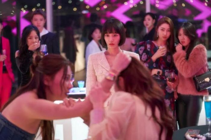 Trong "Celebrity", Park Gyu Young thủ vai Seo Ah Ri (giữa)
