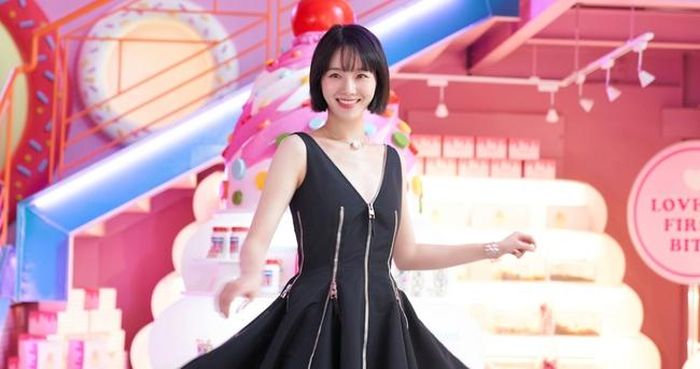 Park Gyu Young là nữ diễn viên người Hàn Quốc, sinh năm 1993. Cô được biết đến với các vai diễn trong phim truyền hình "Điên thì có sao", "Sweet Home: Thế giới ma quái","Dali và hoàng tử ngổ ngáo"...
