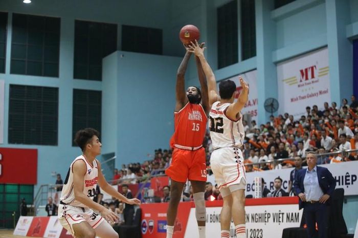 Jairus Holder chưa thể giúp Danang Dragons giành chiến thắng.