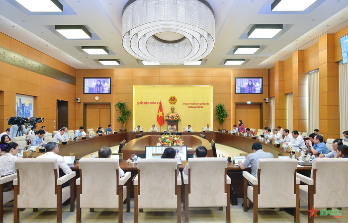 Quang cảnh phiên họp. 
