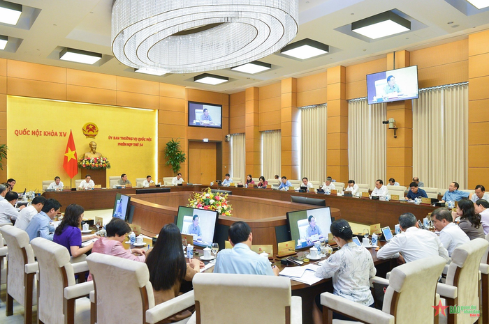 Quang cảnh phiên họp. 