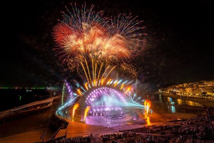 Show diễn đa phương tiện Kiss The Stars tại Phú Quốc có khán đài sức chứa lên đến 5.000 chỗ ngồi.