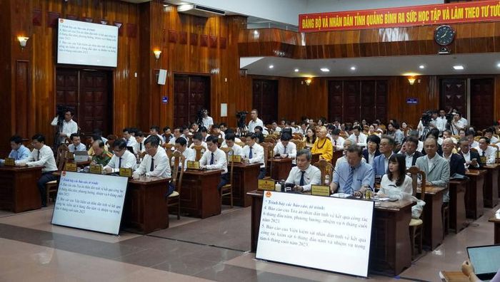 Các đại biểu tham dự kỳ họp