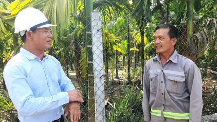 Lãnh đạo tỉnh Quảng Ngãi giải thích cho người dân hiểu để sớm bàn giao mặt bằng.