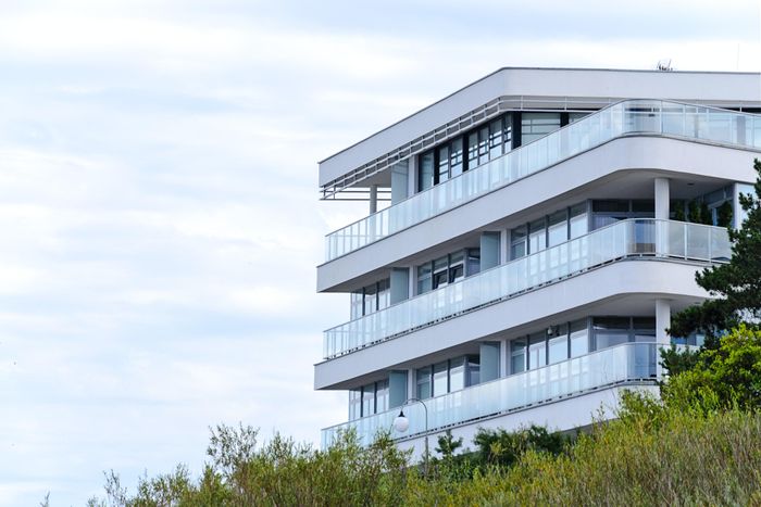  Thế chấp căn nhà thứ nhất để mua căn thứ hai là cách sử dụng đòn bẩy tài chính nhằm sở hữu đồng thời hai bất động sản. Ảnh minh họa: Photomix Company/Pexels. 