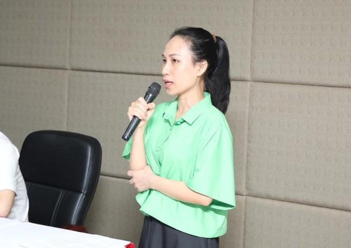 Bà Đỗ Hoàng Anh, Trưởng phòng Phát huy giá trị tài liệu lưu trữ, Trung tâm Lưu trữ quốc gia I phát biểu tại tọa đàm