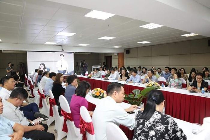 Quang cảnh tọa đàm “Chia sẻ kinh nghiệm công bố tài liệu lưu trữ quốc gia”