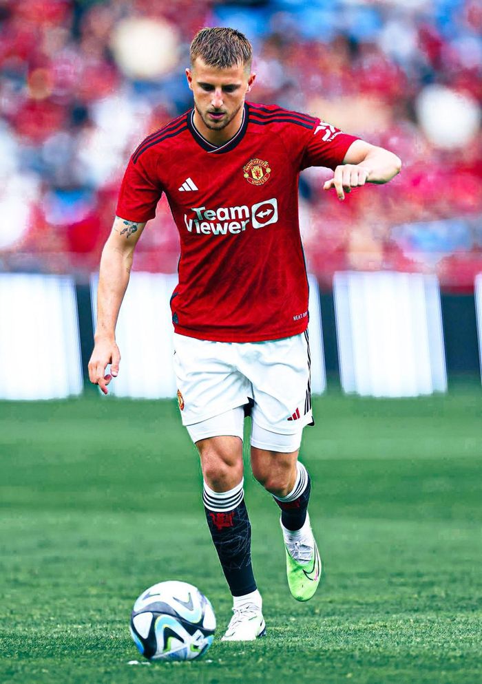 Mason Mount có màn ra mắt đội bóng mới