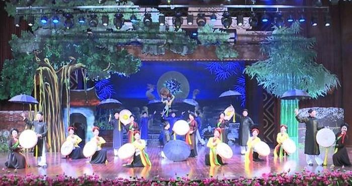 Hội diễn đàn, hát dân ca 3 miền được tổ chức nhằm giới thiệu, quảng bá, bảo tồn, phát huy các giá trị nghệ thuật truyền thống của làn điệu dân ca, nhạc cụ dân tộc các vùng, miền. Ảnh tư liệu