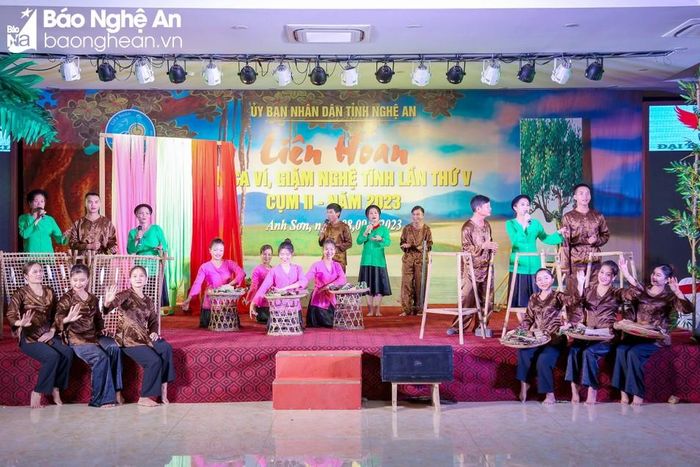 Hội diễn đàn, hát dân ca 3 miền hướng tới nhu cầu hưởng thụ văn hóa của nhân dân và du khách trong thời gian diễn ra Festival Dân ca ví, giặm Nghệ Tĩnh năm 2023. Ảnh tư liệu: Đình Tuyên