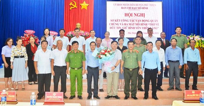 Quang cảnh ra mắt mô hình “Trở về đức tin, giữ bình yên thôn làng”. Ảnh: Thúy Trinh