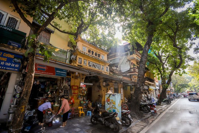 Dù Hà Nội có tấp nập, đổi thay đến đâu thì vẫn có những điều bình dị chẳng bao giờ cũ