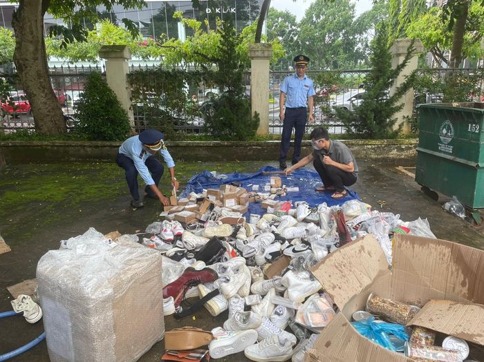 Sản phẩm tiêu hủy là hàng hóa không rõ nguồn gốc, xuất xứ, không đủ điều kiện lưu thông trên thị trường và nguy cơ ảnh hưởng trực tiếp đến sức khỏe người tiêu dùng.