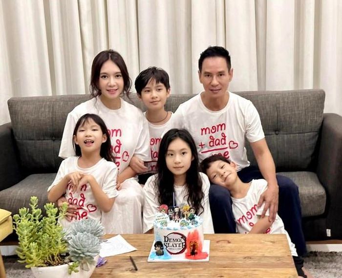 Ngoài việc thường chia sẻ về cách dạy con, vợ chồng nam ca sĩ "Trọn đời bên em" còn sắp xếp các khoản chi tiêu khi nuôi con khiến khán giả ngưỡng mộ vì "hợp tình hợp lý"