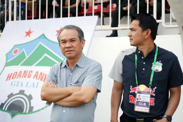HAGL mỗi khi thua bầu Đức, HLV Kiatisuk hay người hâm mộ thường đổ lỗi cho... việc dùng cầu thủ trẻ