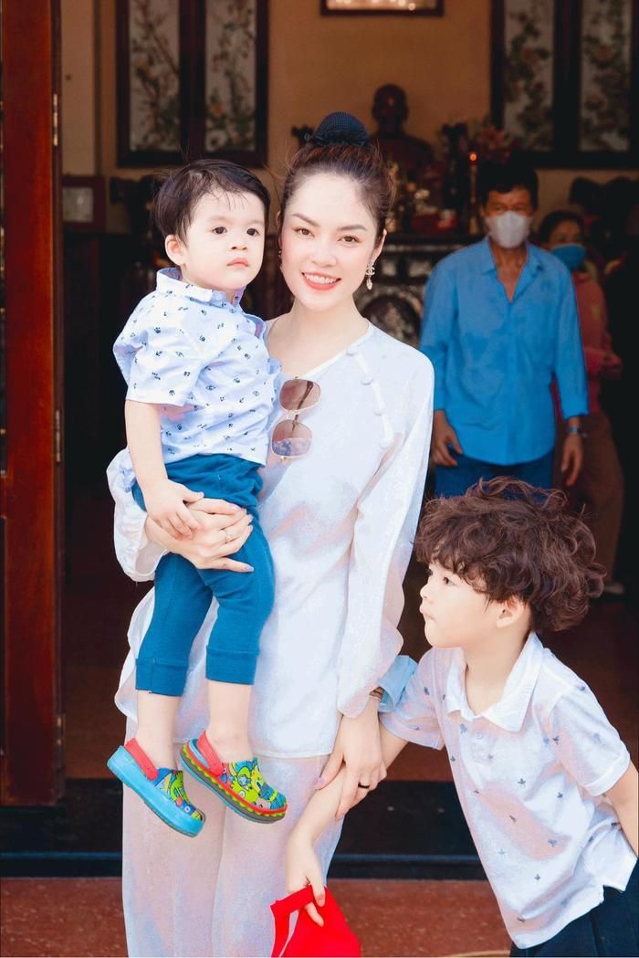 Dương Cẩm Lynh dành toàn bộ thời gian rảnh để có thể gần gũi, chăm sóc hai con nhiều hơn giữa lịch trình công việc bận rộn