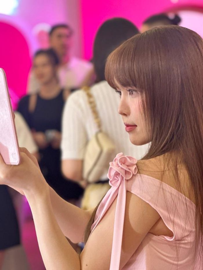 Thiều Bảo Trâm khiến dân tình nghi vấn đã "dao kéo" phần mũi