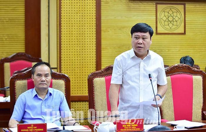 Đồng chí Tổng Biên tập Báo Tuyên Quang Mai Đức Thông phát biểu ý kiến tại hội nghị.