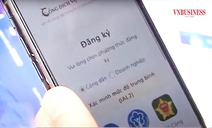 Hà Nội là địa phương đi đầu cả nước trong việc thực hiện các biện pháp hỗ trợ công dân khi tham gia thực hiện các dịch vụ công trực tuyến.