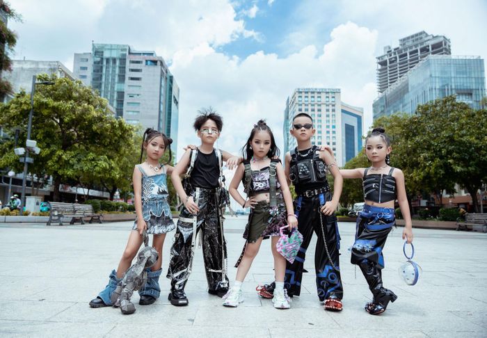 The Best Street Style 2023 (Phong cách thời trang đường phố ấn tượng 2023) nằm trong khuôn khổ Tuần lễ Thời trang quốc tế Việt Nam 2023. The Best Street Style 2023 với loạt trang phục độc đáo.