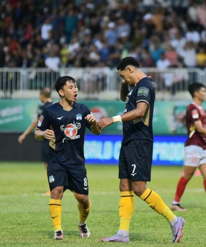 Dù là chân sút hàng đầu HAGL năm nay với 5 bàn thắng tới hiện tại, nhưng điều đó là chưa tương xứng với kỳ vọng của CĐV HAGL dành cho Paollo. Ảnh: HAGL FC