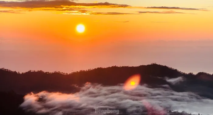 'Săn mây, đón bình minh' trên đỉnh núi lửa Batur
