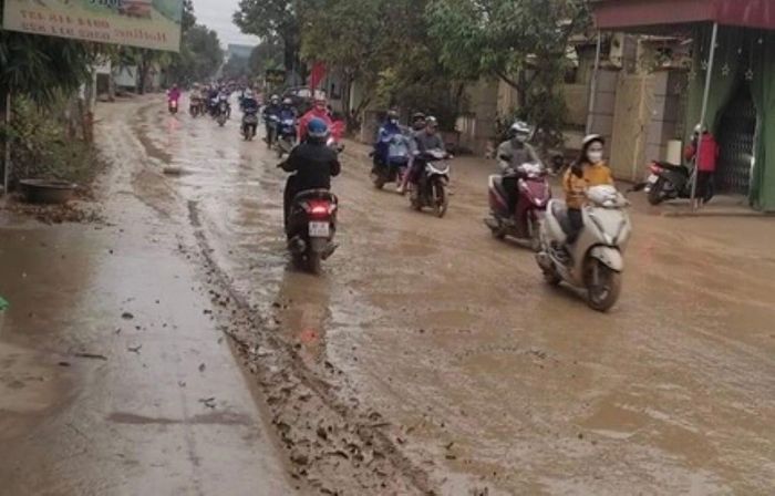 Cuộc sống của người dân bị ảnh hưởng do đường xuống cấp